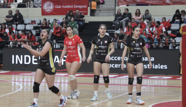 El Club Voleibol Zaragoza se impone en el tie-break y  celebra una victoria histórica en Superliga 2