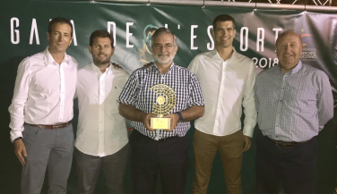 CV Elche recibe el premio al mejor club de la localidad