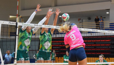 May Deco Voleibol Logroño derrota 3-1 a Algar Surmenor