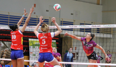 Minis de Arluy VB Logroño vence en el primer encuentro de la final