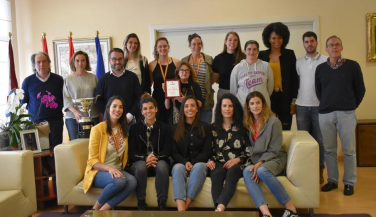 La alcaldesa de Logroño felicita a Minis de Arluy VB Logroño