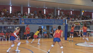 La selección femenina cae en Noia ante Hungría en el primer encuentro del Bilateral