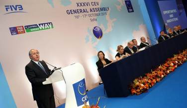 Agustín Martín Santos se reúne con los presidentes de la FIVB y de la CEV