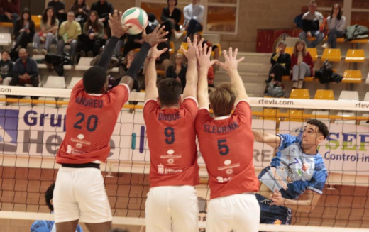 Soria impone su ley y desarma a Cisneros con un 3-0 rotundo